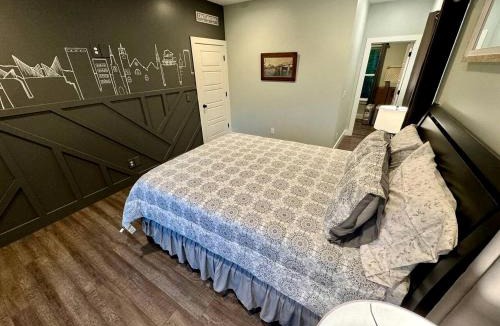 Rossville House | Charming Secluded Modern Cabin with Stunning Mountain Views Near Lookout Mountain | Fairview, GA