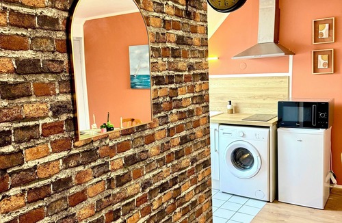 Pontorson Apartment | CHARMING-SELF CHECK IN- PROXIMITY- NETFLIX