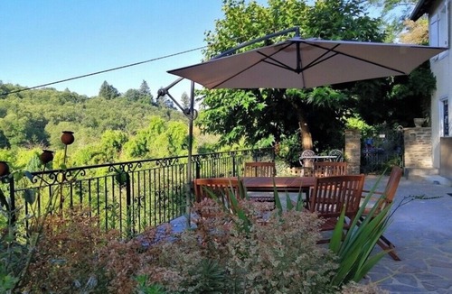 Segur-le-Chateau Cottage | Charming self-catering cottage in a Plus Beau Village, near Pompadour.