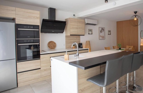 Callian Ski Chalet | Charming Semi-Detached House with Terrace, Private Jacuzzi, and Garden