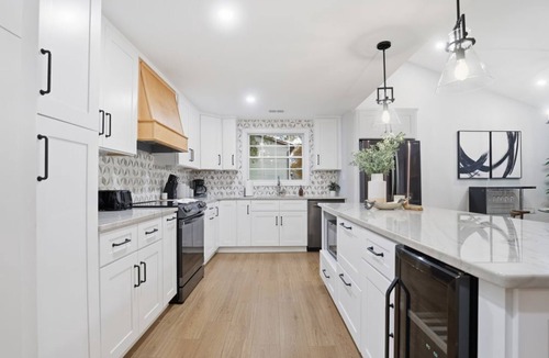 Charlotte House | Charming Shadow Lake Retreat – Spacious, Modern & Serene!