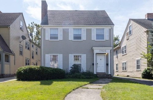 Shaker Heights Apartment | Charming Shaker Heights 2BR, 1BA apartment vintage style and modern comforts.