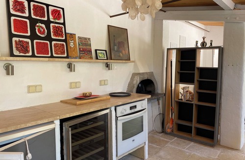 Les Maillans House | Charming sheepfold and outbuildings/pool 2 steps from the sea. Pets allowed