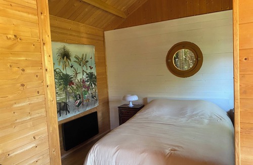 Les Maillans House | Charming sheepfold and outbuildings/pool 2 steps from the sea. Pets allowed