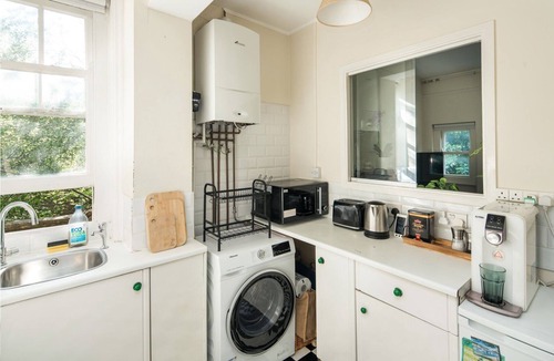 Addison Apartment | Charming Shepherd’s Bush Apartment