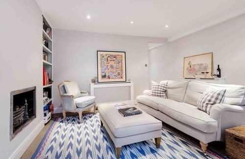 Askew Apartment | Charming Shepherds Bush Apartment