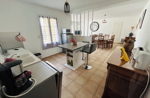 Port District House | Charming single-storey family home 90 m², close to the sea