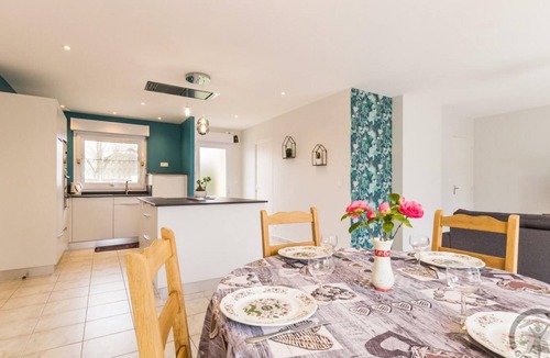 Saint-Pair-sur-Mer Cottage | Charming single-story house near beaches with private garden