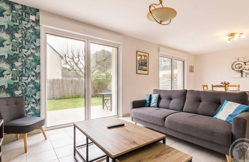 Saint-Pair-sur-Mer Cottage | Charming single-story house near beaches with private garden