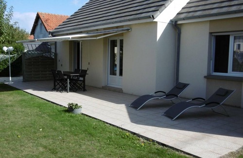 Saint-Pair-sur-Mer Cottage | Charming single-story house near beaches with private garden