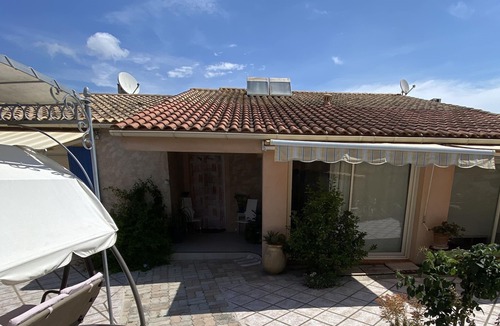 La Garde Villa | Charming single storey villa, sun, shading, for 6 people, pets allowed