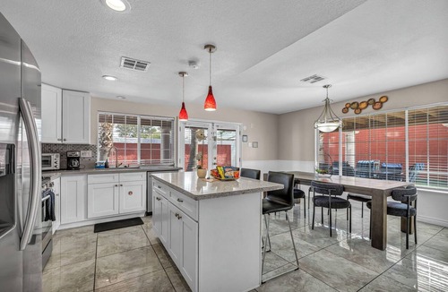 Paradise House | Charming Single-Story Oasis: Pool + Hot Tub Near UNLV & Airport
