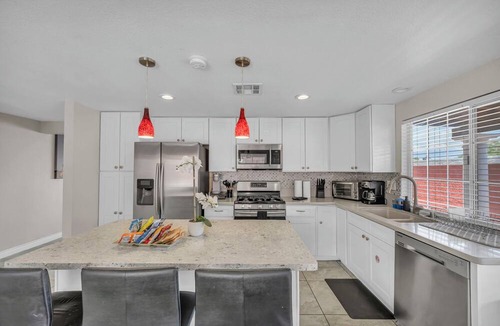 Paradise House | Charming Single-Story Oasis: Pool + Hot Tub Near UNLV & Airport