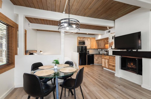 Snowmass Village Apartment | Charming slopeside condo with pool