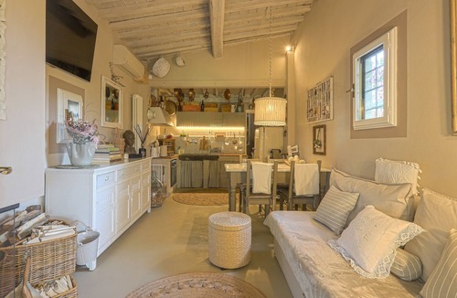 Lucca Villa | Charming small villa with jacuzzi and large garden