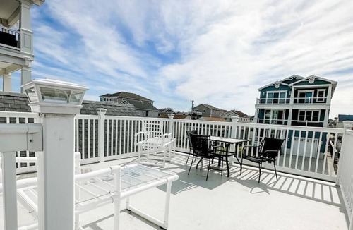 Southend House | Charming South End ~ Steps to the Ocean ~ Rooftop Deck