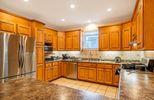 Greenville House | Charming, spacious 1BD/1.5BA home ~ Furman steps away & Swamp Rabbit too!