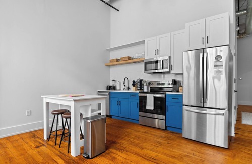 Greenville Apartment | Charming ~ Spacious 3-bedroom apartment in fabulous Greenville