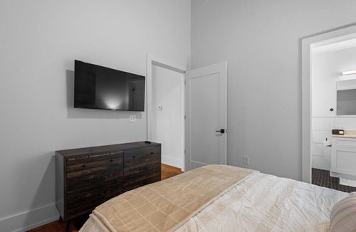 Greenville Apartment | Charming ~ Spacious 3-bedroom apartment in fabulous Greenville