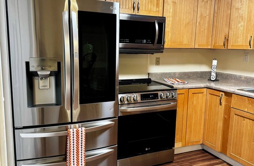Highview House | Charming spacious 3-bedroom house with WiFi and patio