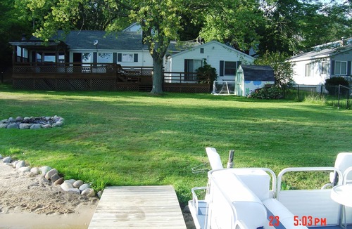 Cloverdale House | Charming Spacious 5 Bedroom Lakefront Vacation Home
