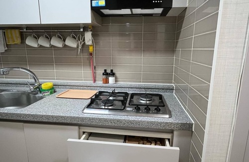 Clark Freeport Apartment | Charming Spacious Apartment in Clark Freeport Zone with Kitchenette & Balcony