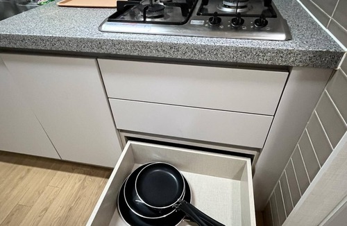 Clark Freeport Apartment | Charming Spacious Apartment in Clark Freeport Zone with Kitchenette & Balcony
