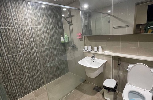 Clark Freeport Apartment | Charming Spacious Apartment in Clark Freeport Zone with Kitchenette & Balcony