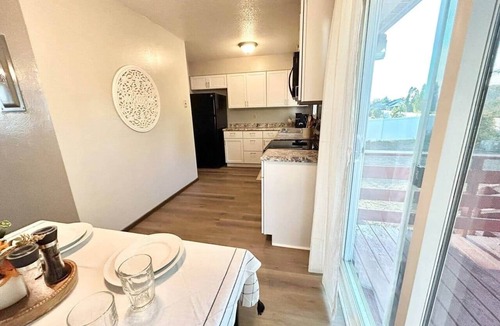 Marion Apartment | Charming & Spacious Apartment with Deck