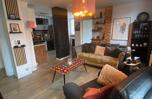 Le Bas Vaucelles Apartment | Charming, spacious apartment with free parking spaces