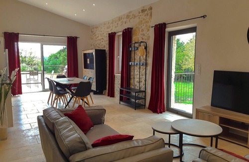 Forcalquier House | CHARMING SPACIOUS COTTAGE IN FARMHOUSE . Pool unavailable from July 4 to Sept 1.