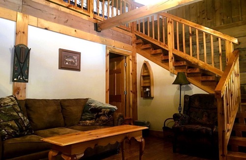 Mingo Cabin | Charming Spacious Cabin Ideal for Families or Small Groups in West Virginia