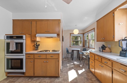 Milwaukee Apartment | Charming Spacious Comfort Near Tosa - 11 minutes to Froedtert Hospital