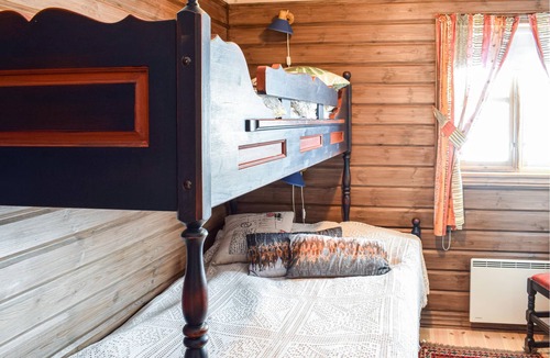 Etnedal House | Charming, spacious log cottage with sauna, fireplace and mountain view.