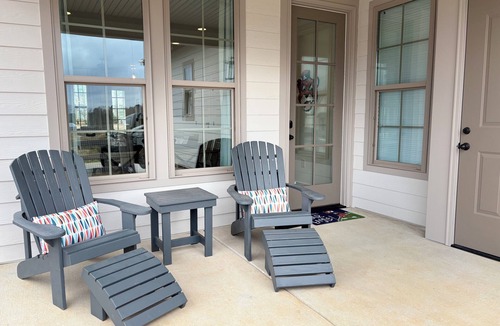 Auburn House | Charming & Spacious Townhome on North College Street in Auburn