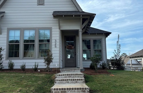 Auburn House | Charming & Spacious Townhome on North College Street in Auburn