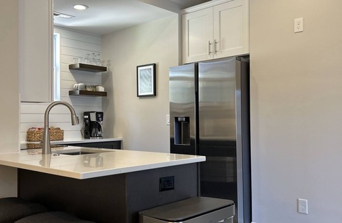 Huntersville Apartment | Charming, Spacious, Quiet 1-bd apartment near Downtown Huntersville, 1000 sq ft