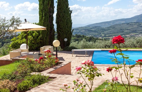 Foligno Villa | Charming spacious villa, ideal for family gatherings. Daily cleanings