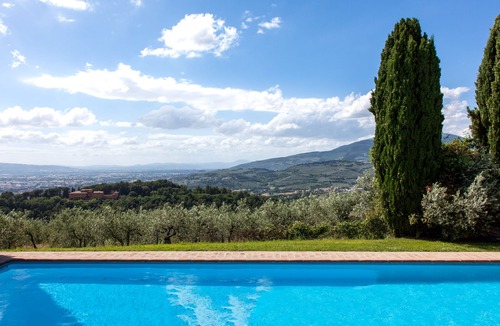 Foligno Villa | Charming spacious villa, ideal for family gatherings. Daily cleanings