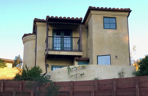 San Luis Obispo Cottage | Charming Spanish Style Casita 2 minutes from Cal Poly