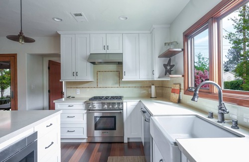 Glendale House | Charming Spanish 3 Bedroom 2 Bathroom Home in Glendale