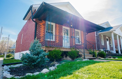 St. Louis House | Charming Sparking Clean Renovated CityHouse 5mins Botanical Garden