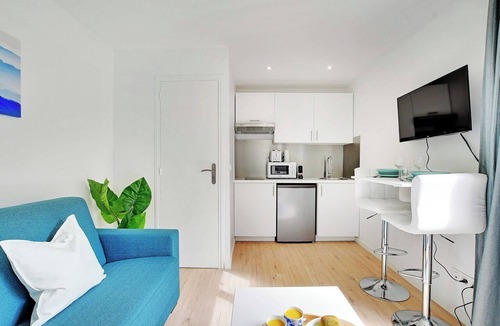 Le Kremlin-Bicetre Apartment | Charming Studio - 2P- Le Kremlin-Bicêtre