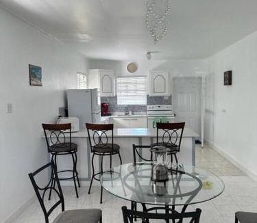 Mount Standfast House | Charming St James Cottage - Walk to Beach