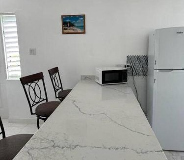 Mount Standfast House | Charming St James Cottage - Walk to Beach