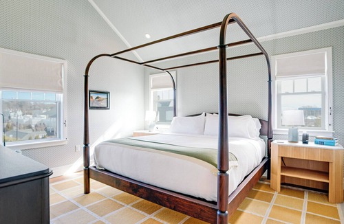 Hampton Bays Hotel | Charming, Stand-alone, Single-story Garden Cottage at Historic Canoe Place Inn