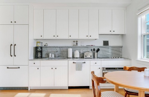 Hampton Bays Hotel | Charming, Stand-alone, ADA Accessible, Garden Cottage at Historic Canoe.