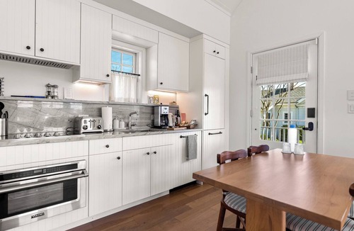 Hampton Bays Hotel | Charming, Stand-alone, Single-story Garden Cottage at Historic Canoe Place Inn