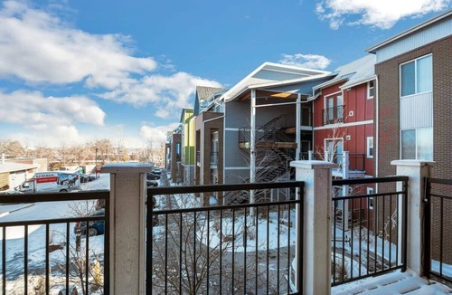 Greeley Apartment | Charming Stay 2 Blocks Away from UNC with Gym