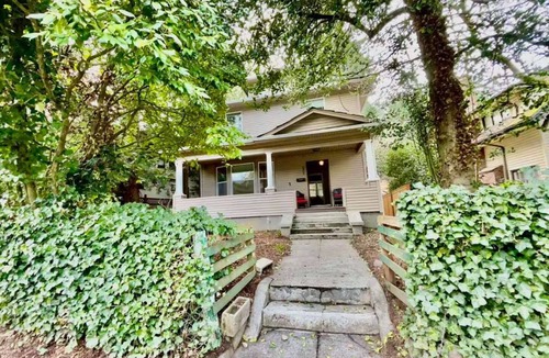 University District House | Charming Stay in Seattle’s Coveted Northeast Neighborhood